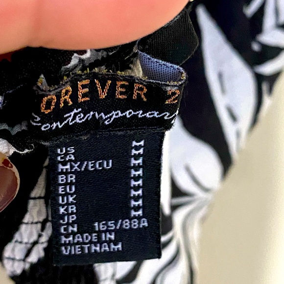 White and black set - Picture 2 of 6